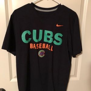 Men’s Nike Chicago Cubs shirt
